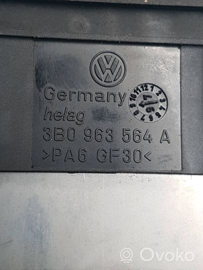 Volkswagen PASSAT B5.5 Przełączniki podgrzewania foteli 3B0963564A