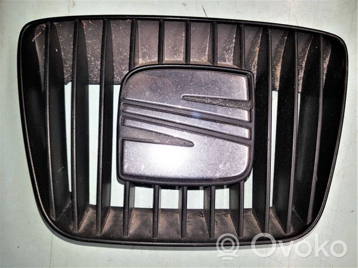 Seat Cordoba (6K) Atrapa chłodnicy / Grill 6K0853654D