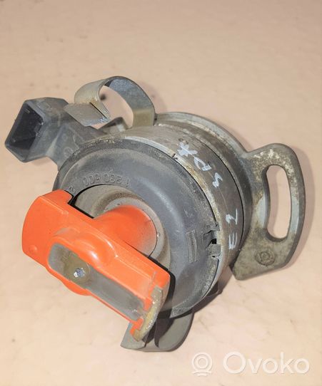 Volkswagen Golf III Spark distributor 0237521061