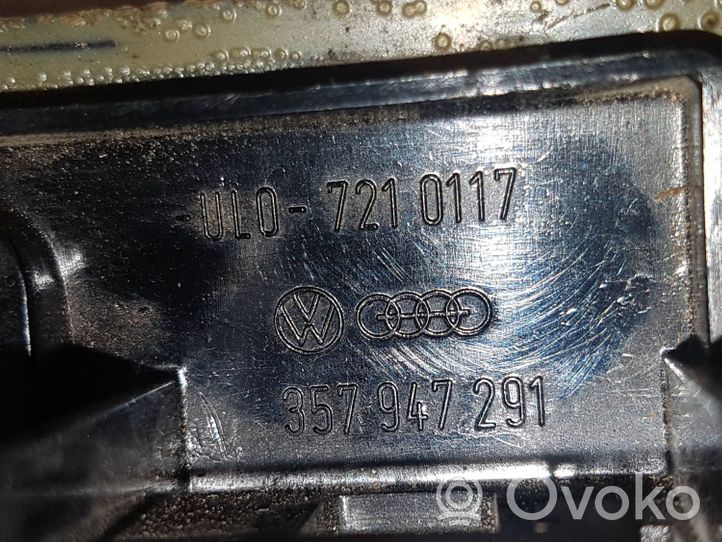 Volkswagen PASSAT B3 Takaistuimen valo 357947291