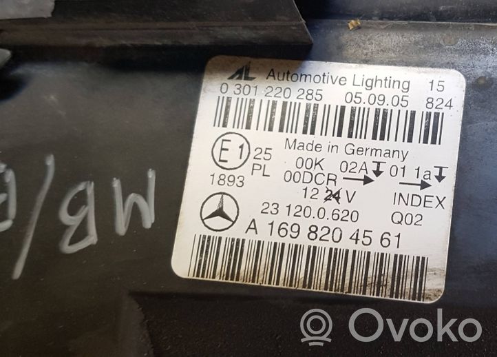 Mercedes-Benz B W245 Lampa przednia A1698204561