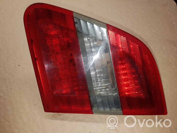 Mercedes-Benz B W245 Lampy tylnej klapy bagażnika 27530204