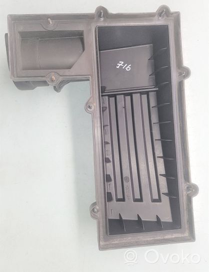 Volkswagen PASSAT B6 Air filter box cover 