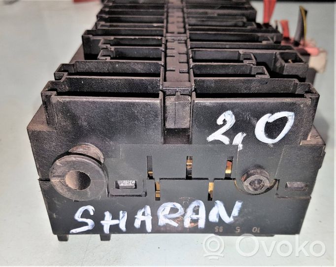 Volkswagen Sharan Module de fusibles 7M0937025A