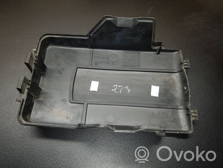 Volkswagen PASSAT B7 Coperchio/tappo della scatola vassoio della batteria 3C0915443A