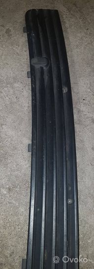 Volkswagen Transporter - Caravelle T4 Wiper trim 701819103