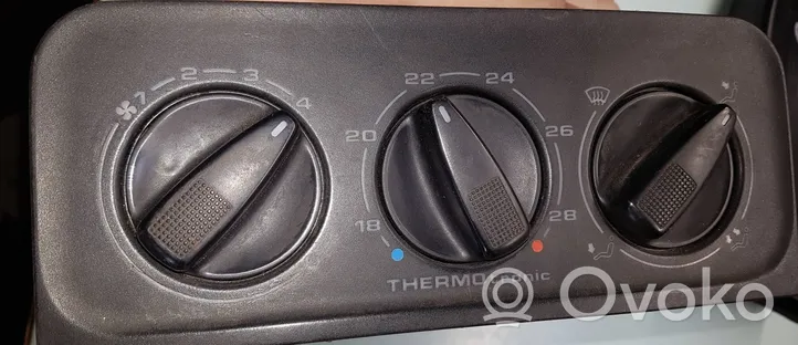 Volkswagen Vento Panel klimatyzacji 357907041A