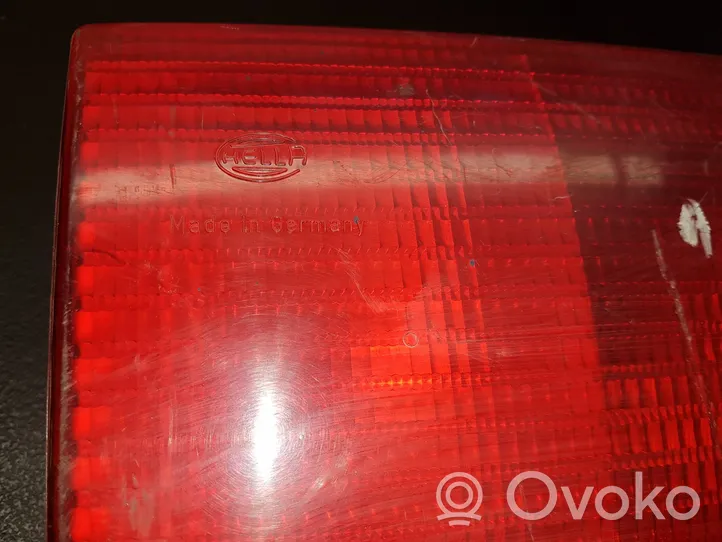 Audi 80 90 B2 Lampy tylnej klapy bagażnika 8A0945093D