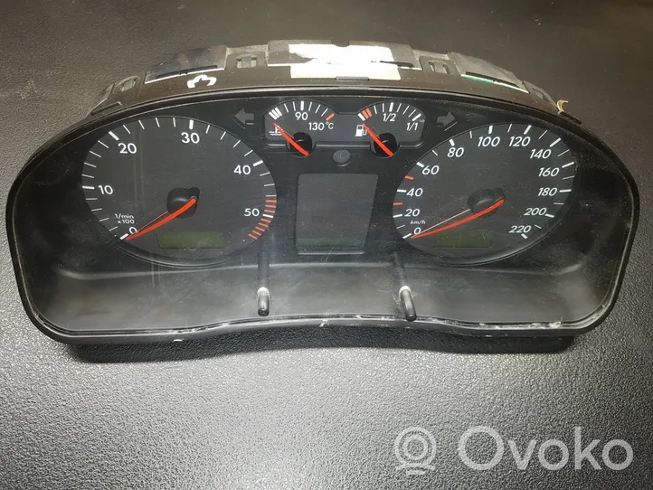 Volkswagen PASSAT B5 Compteur de vitesse tableau de bord 3B0919881P