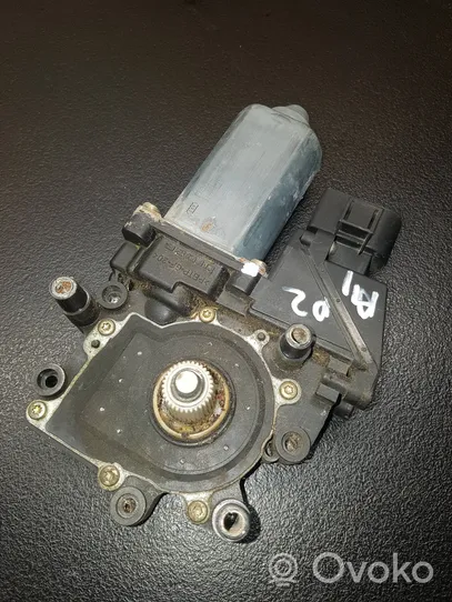 Audi A4 S4 B5 8D Moteur de lève-vitre de porte avant 119024114