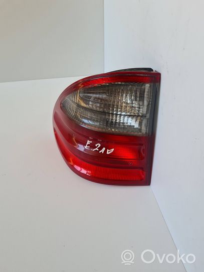 Mercedes-Benz E W210 Lampa tylna A2108205364