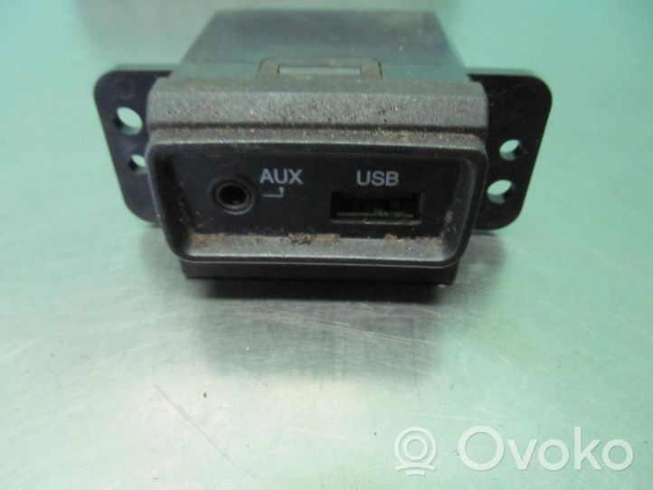 KIA Rio Gniazdo / Złącze USB 961201G200X5