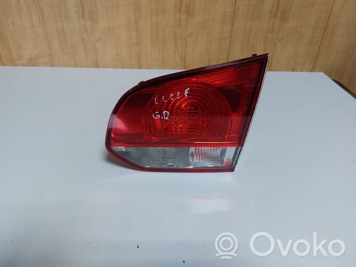 Volkswagen Golf VI Parte del faro posteriore 89090389r