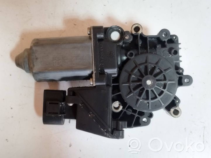 Audi A4 S4 B5 8D Moteur de lève-vitre de porte avant 113846113