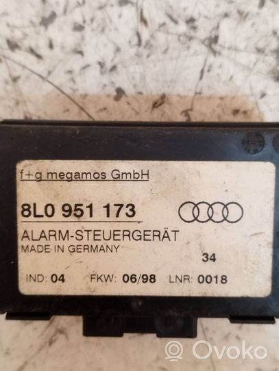 Audi A8 S8 D2 4D Boîtier module alarme 8L0951173