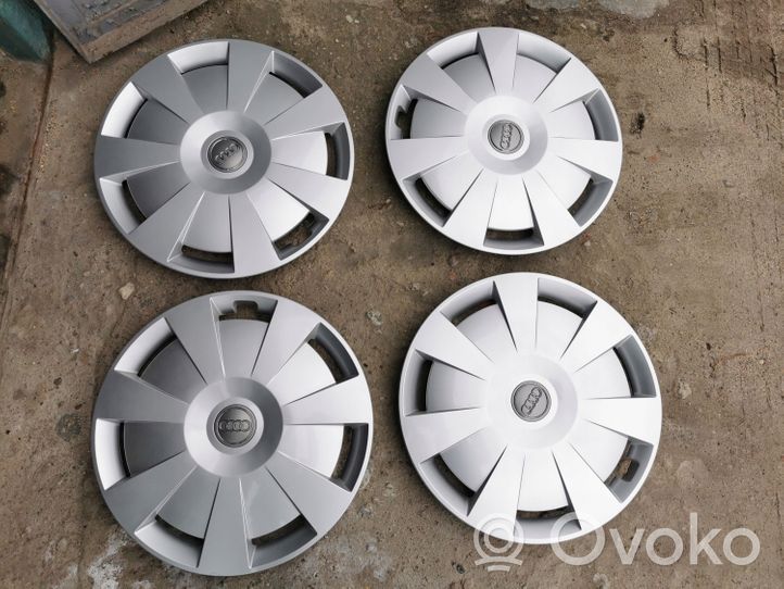 Audi A3 S3 8P R16 wheel hub/cap/trim 8V0601147C