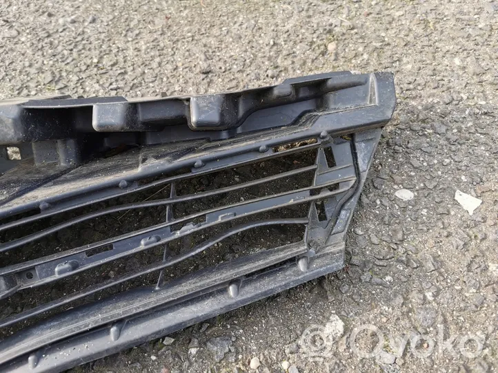 Toyota Yaris Front bumper upper radiator grill 531010D220