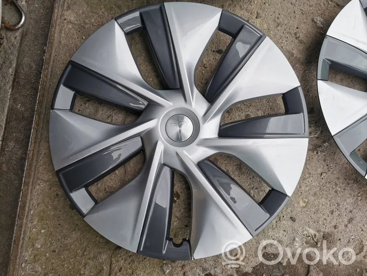 Tesla Model Y Kołpaki oryginalne R17 1044235-00-C