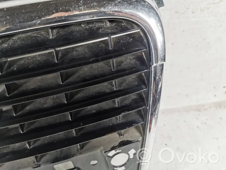 Audi A4 S4 B7 8E 8H Grille calandre supérieure de pare-chocs avant 8E0853651