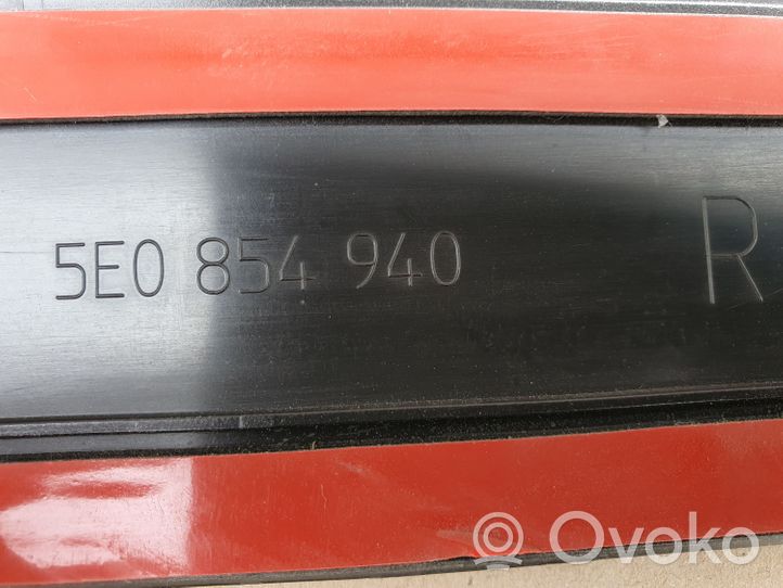 Skoda Octavia Mk3 (5E) Listwa drzwi przednich 5E0854940