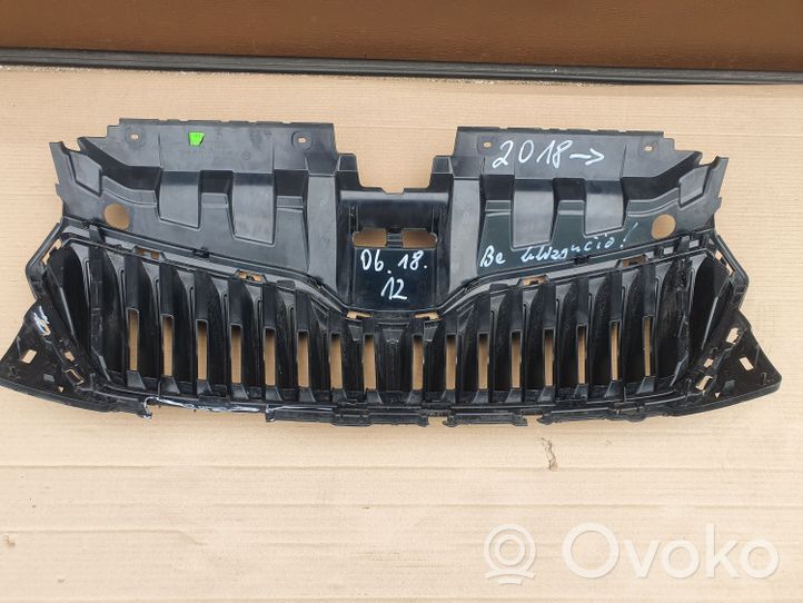 Skoda Fabia Mk3 (NJ) Maskownica / Grill / Atrapa górna chłodnicy 6V0853653C