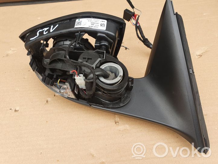 Skoda Octavia Mk4 Elektryczne lusterko boczne drzwi przednich 5E3857538A