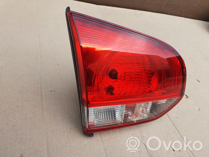 Volkswagen Golf VI Lampy tylnej klapy bagażnika 5K0945093AB