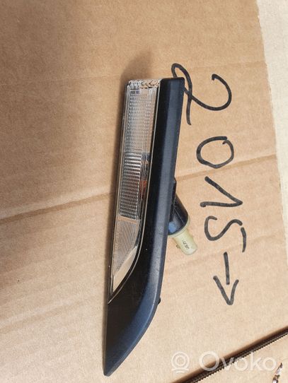 Feu Clignotant Répétiteur D'aile Avant Nissan Terrano D'occasion