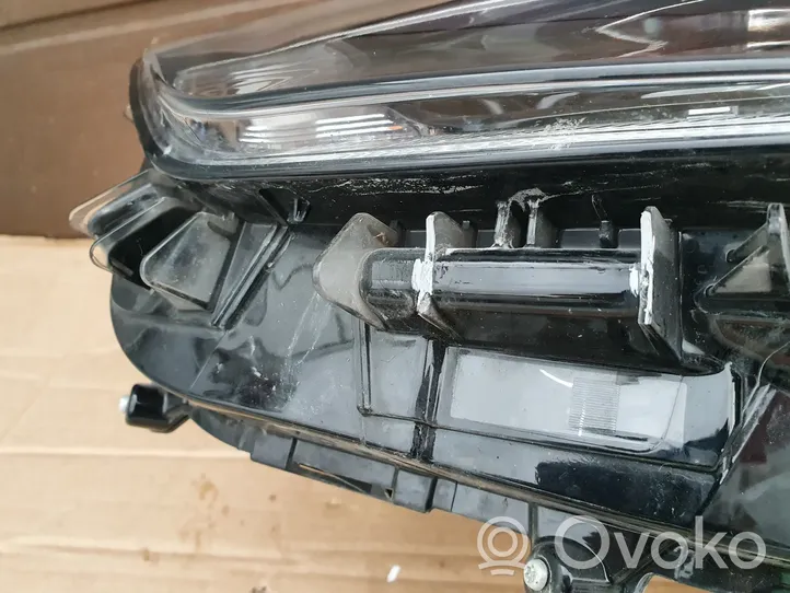 Toyota Highlander XU70 Lampa przednia 101008A06K