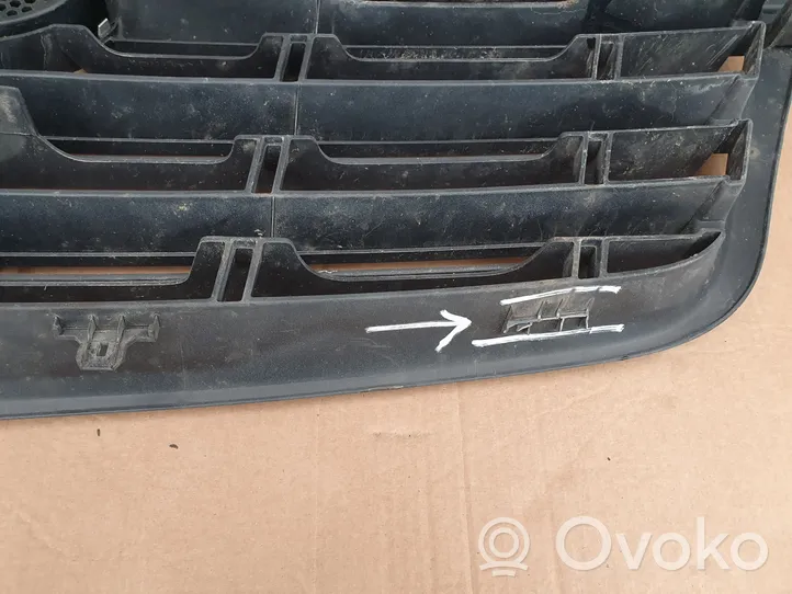 Renault Master III Front bumper upper radiator grill 623108942R