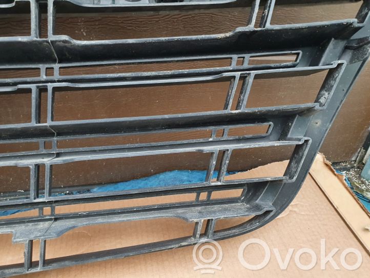 623108942R Renault Master III Front bumper upper radiator grill 