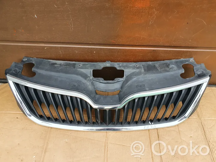 Skoda Rapid (NH) Grille calandre supérieure de pare-chocs avant 5JA853668