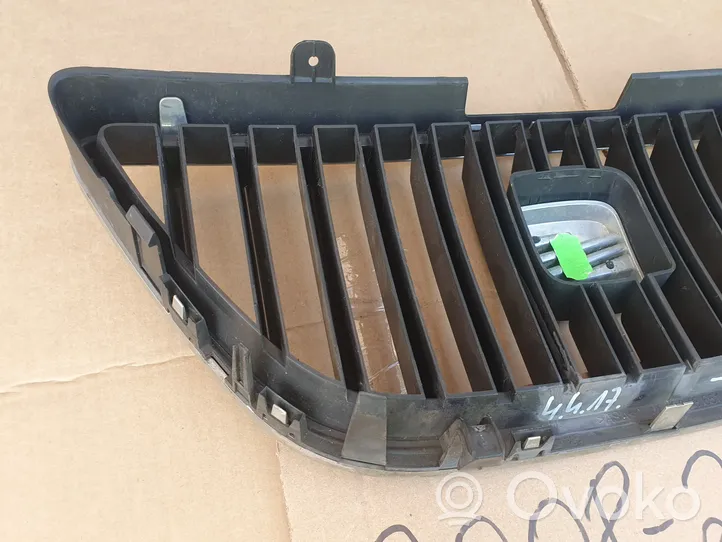 Seat Ibiza IV (6J,6P) Grille calandre supérieure de pare-chocs avant 6J0853651