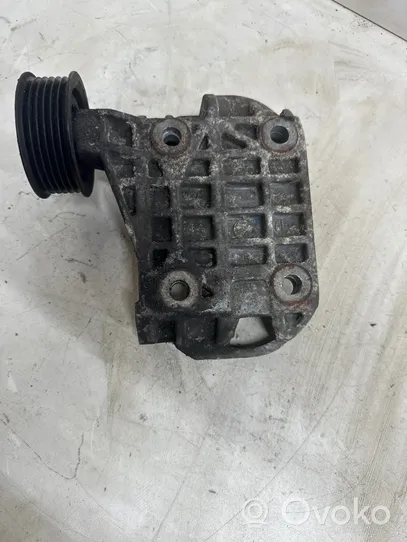 Audi Q7 4L Supporto del generatore/alternatore 059903143Q