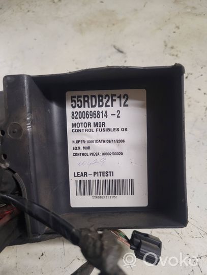 Renault Laguna II Fuse module 8200696814