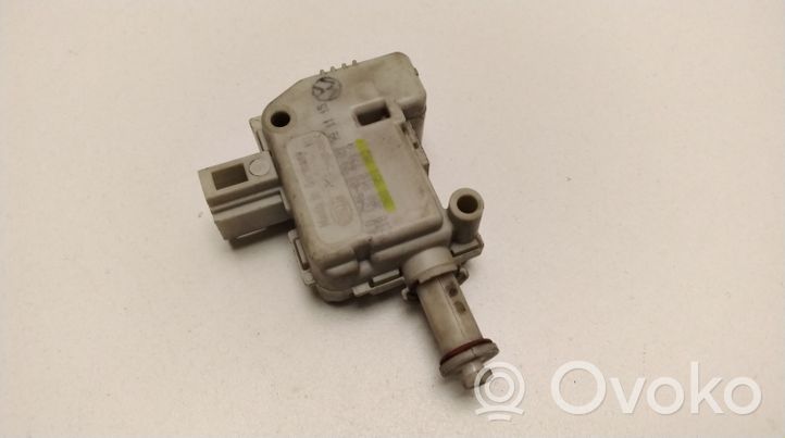 Volkswagen Bora Moteur de verrouillage trappe à essence 3B0959782