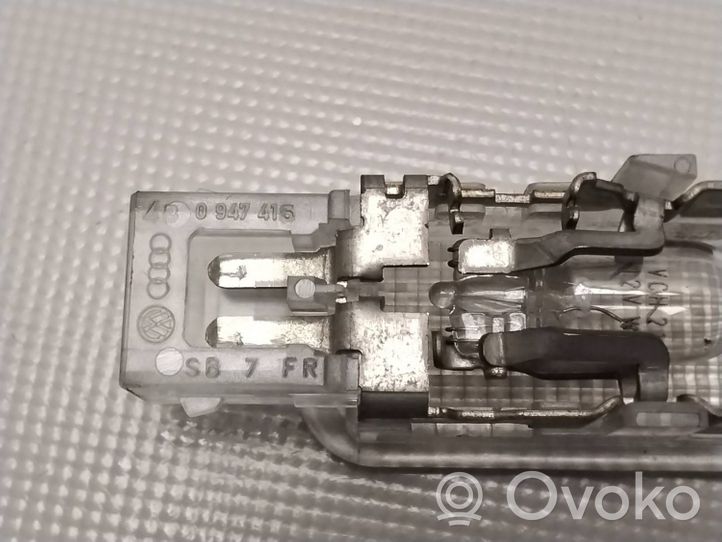 Audi A4 S4 B5 8D Lampka wewnętrzne drzwi tylnych 1N0947415A