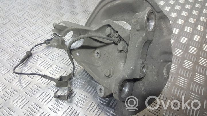 BMW 1 E82 E88 Передний поворотный кулак (ступица, цапфа) 3121676444303