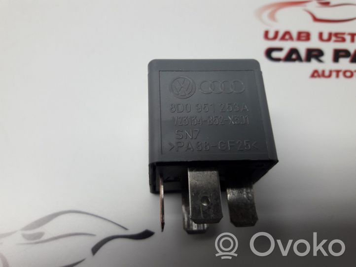 Audi A6 S6 C6 4F Relè clacson 8D0951253A