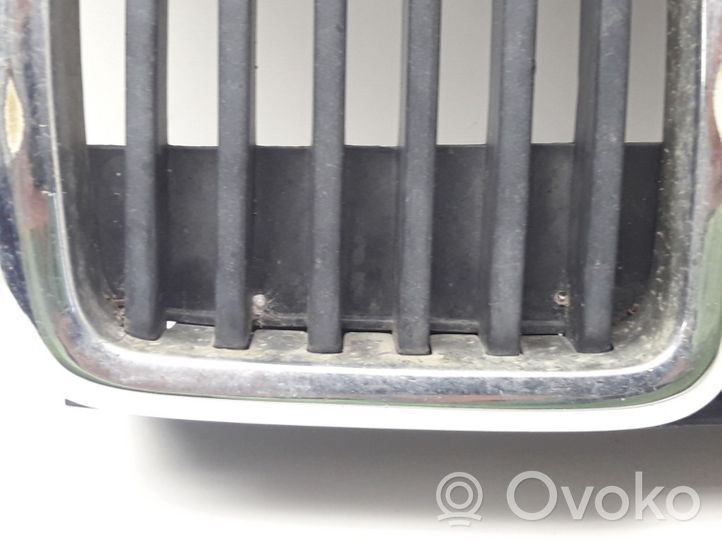 BMW 3 E30 Front grill 1884350