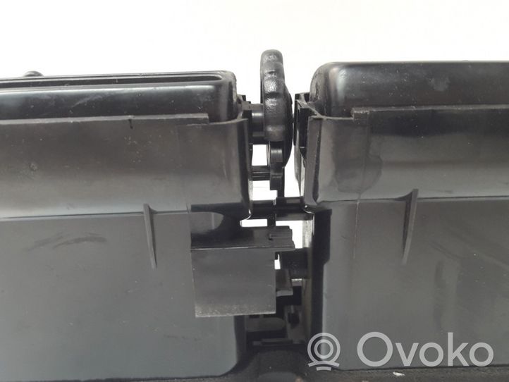 Nissan Sunny Griglia di ventilazione centrale cruscotto 5171200