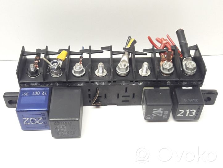 Audi A4 S4 B5 8D Fuse module 4A0941822