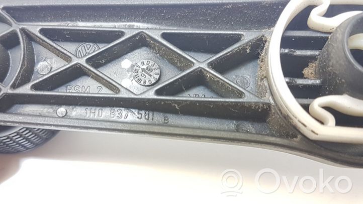 Volkswagen Golf III Asa de la ventanilla de la puerta delantera 1H0837581B
