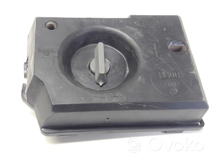 Audi 80 90 S2 B4 Parte del faro posteriore 5831BL