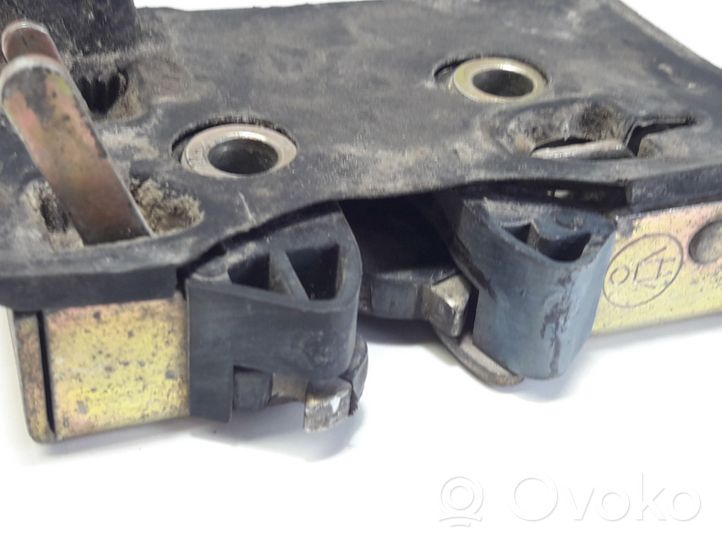 Audi 80 90 B3 Serrure de porte arrière 893839015C