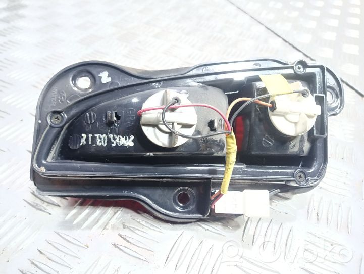 Hyundai Elantra Lampy tylnej klapy bagażnika 924022D