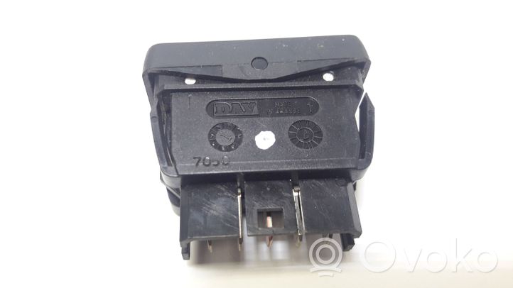 Citroen Saxo Electric window control switch 22681