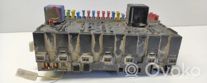 Volkswagen Jetta II Module de fusibles 357937039