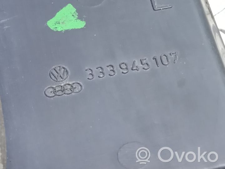Volkswagen PASSAT B3 Luci posteriori del portellone del bagagliaio 333945107
