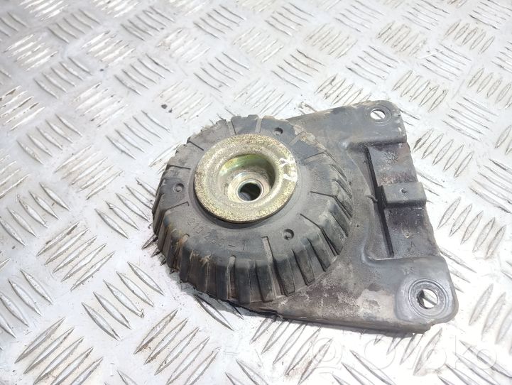 Ford Mondeo Mk III Ressort hélicoïdal, support jambe de force 2102601